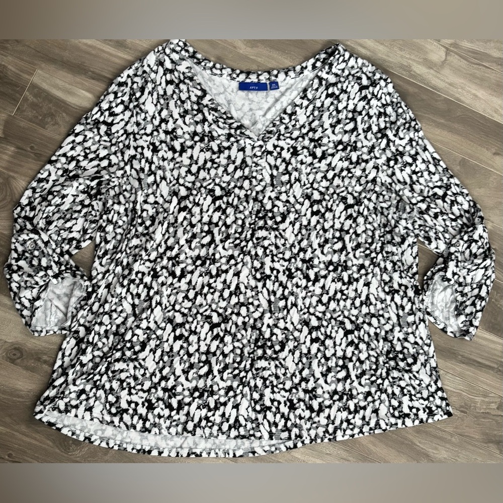 APT. 9 3/4 Sleeve Top Rayon Spandex Stretchy Soft V-Neck XXL Abstract Pattern
